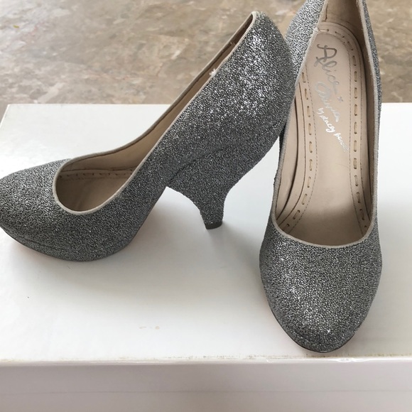 Alice and Olivia by Stacy Bendent pumps - Picture 2 of 4